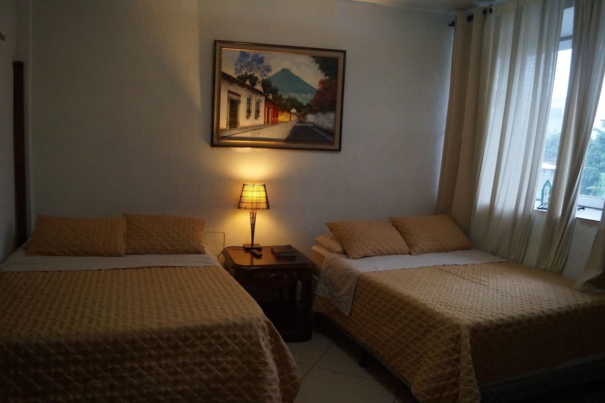1 Schlafzimmer, Minibar, individuell eingerichtet, Schreibtisch