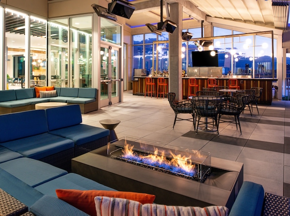 Breakfast and dinner served - Hyatt Place Chicago/Wicker Park (Chicago)