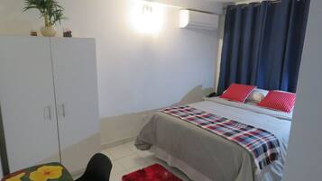 Estudio familiar | Muebles diferentes, escritorio, cortinas blackout y insonorización