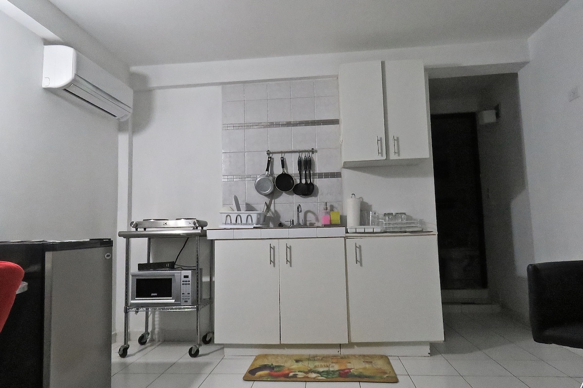 family studio | shared kitchen | stovetop