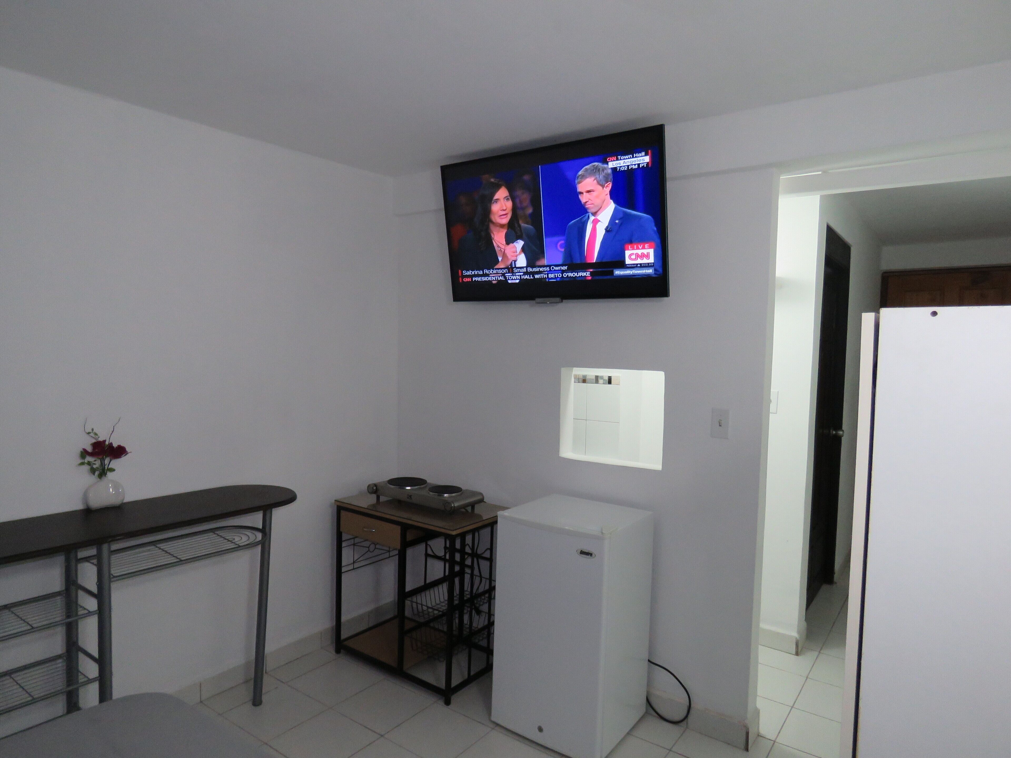 economy room | television