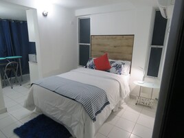 Executive Studio | Individually furnished, desk, blackout drapes, soundproofing