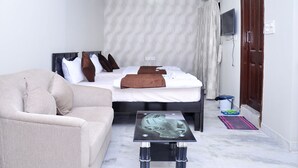 Standard Room | Desk, WiFi (free), bed sheets - HOTEL GS SUITES (Bengaluru)