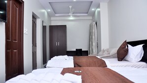Standard Room | Desk, WiFi (free), bed sheets - HOTEL GS SUITES (Bengaluru)