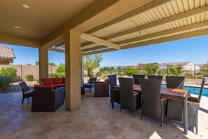 Outdoor dining - Modern home in Estrella Mtn Ranch - refreshing Pool & Spa / Fire pit / Mtn Views (Goodyear)
