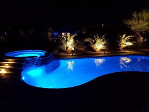 A heated pool - Modern home in Estrella Mtn Ranch - refreshing Pool & Spa / Fire pit / Mtn Views (Goodyear)