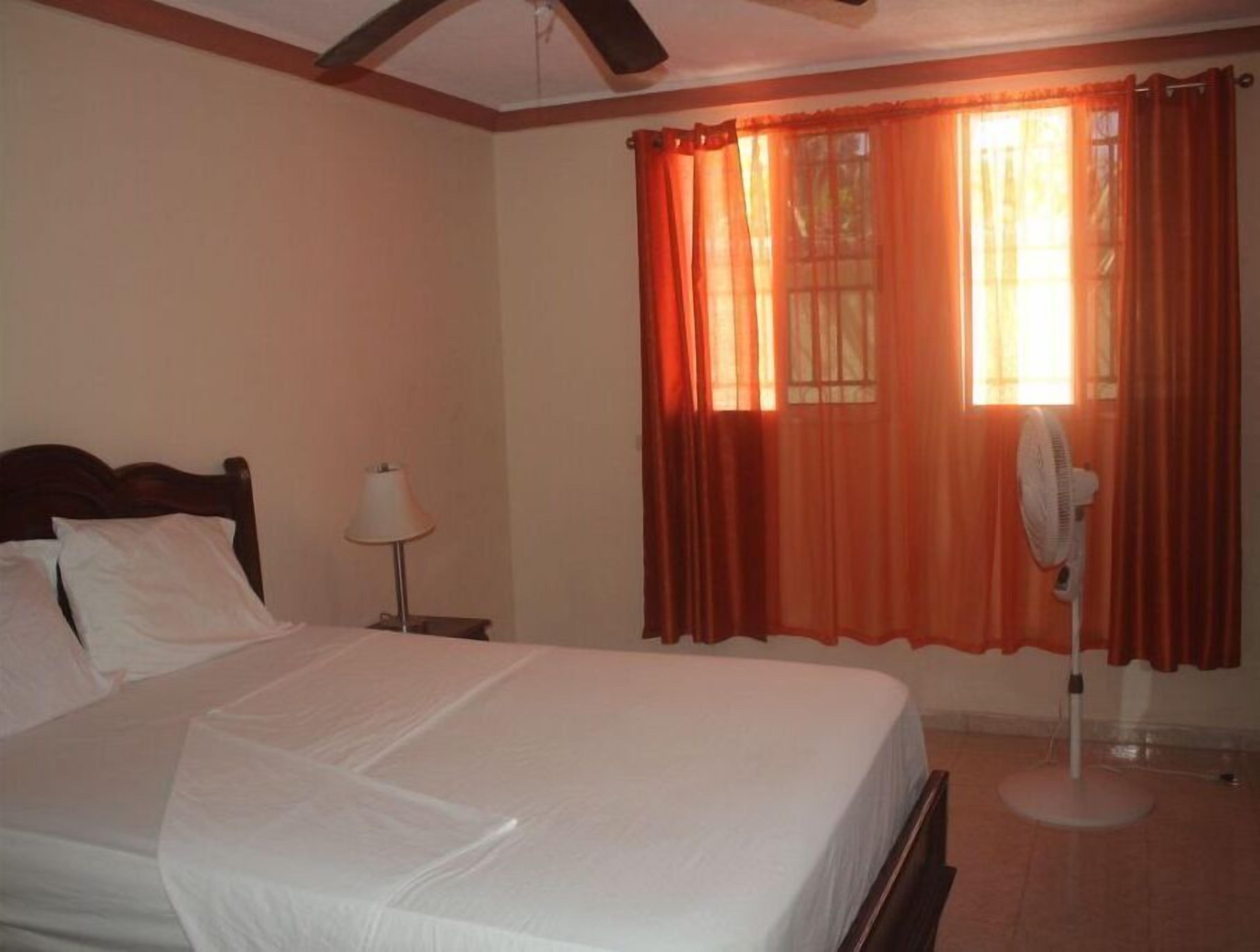 7 عدّة غرف نوم وخزنة داخل الغرفة ومكواة/لوح كي وواي فاي