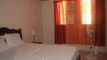 7 dormitoris, caixa forta a l'habitació i planxa i posts de planxar