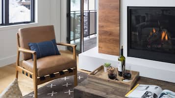 Televisión y chimenea