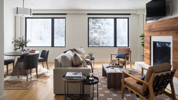 Televisión y chimenea