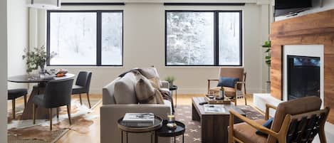 Smart TV y chimenea