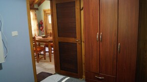 1 habitación, wifi y ropa de cama