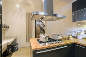 Refrigerador, horno, parrilla de estufa y lavavajillas 