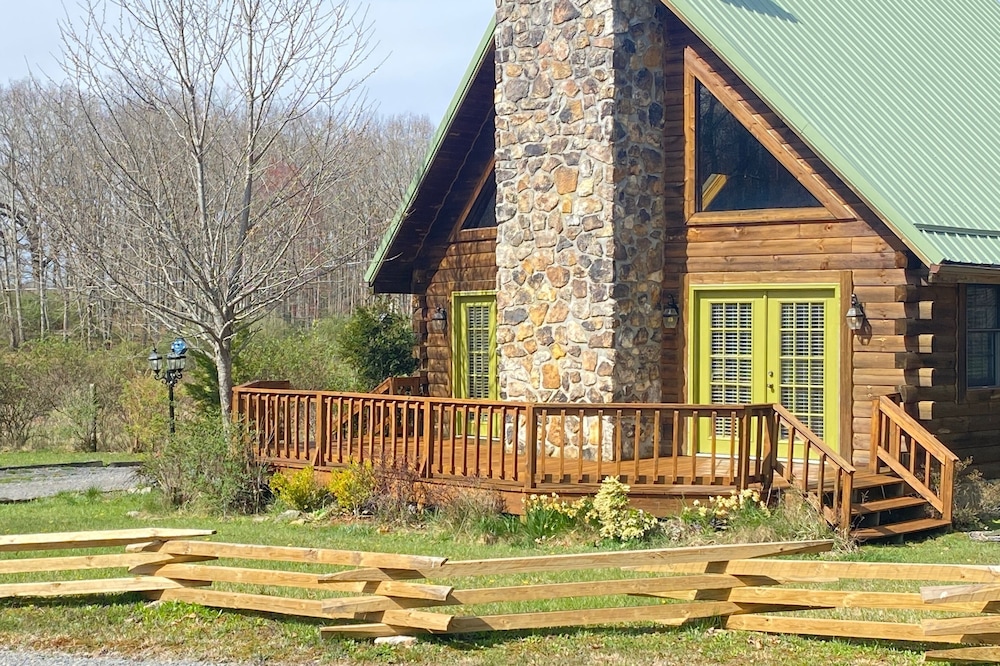 The Robin a sweet cabin at Pipestem Place