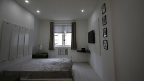 1 bedroom, bed sheets