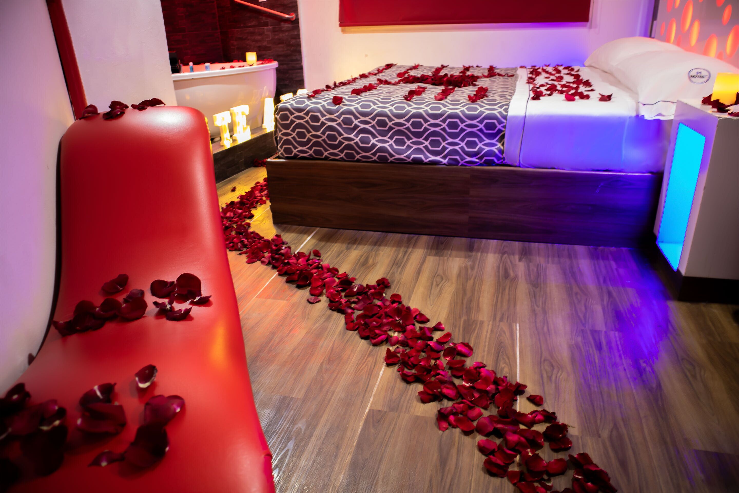 Suite, 1 cama King size, hidromasaje | Caja de seguridad en la habitación y decoración personalizada 