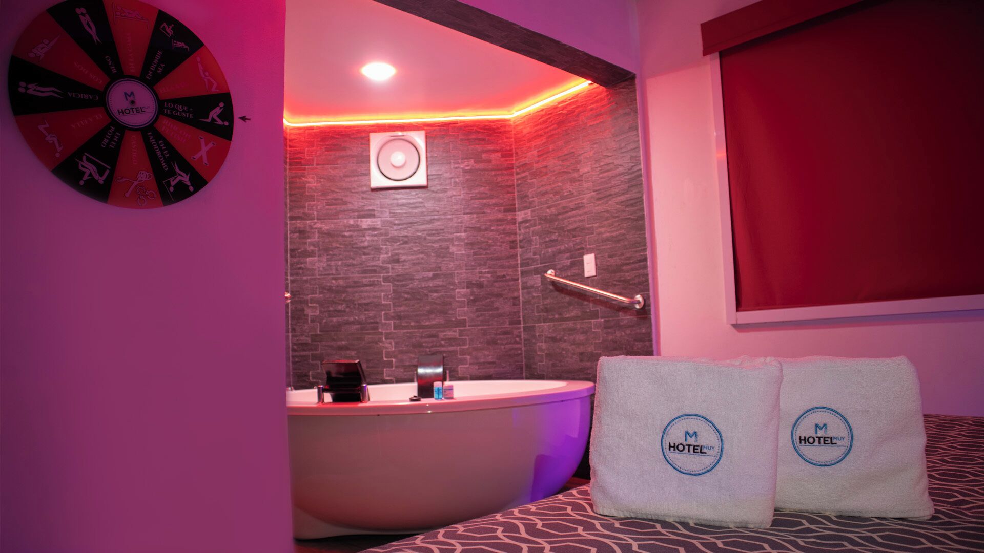Deluxe Suite | Private spa tub