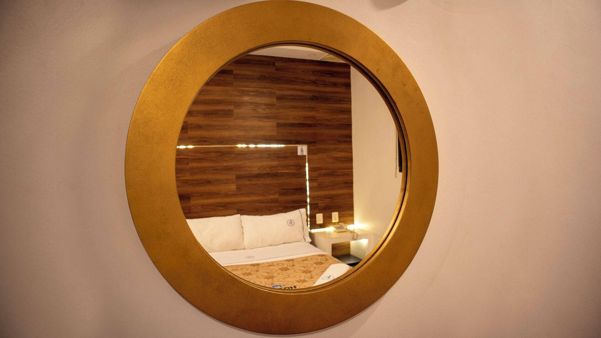 Värdeförvaringsskåp på rummet och individuell inredning