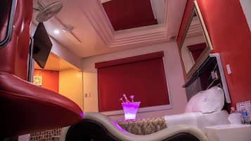 In-room safe, individually decorated, blackout drapes