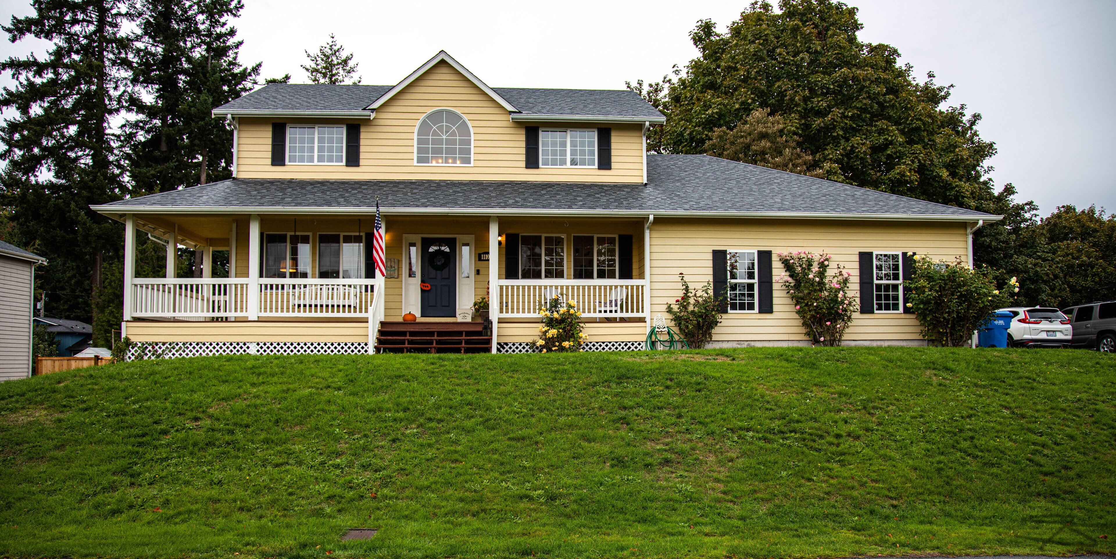 Dog-welcoming Farmhouse Retreat! (In-law suite with private entrance)