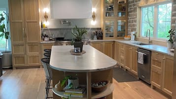 KĂŒhlschrank, Mikrowelle, Ofen, Herdplatte