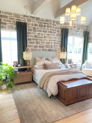 4 Schlafzimmer, Schreibtisch, Bügeleisen/Bügelbrett, Reisekinderbett