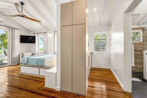 1 bedroom, in-room safe, travel crib, WiFi (free)