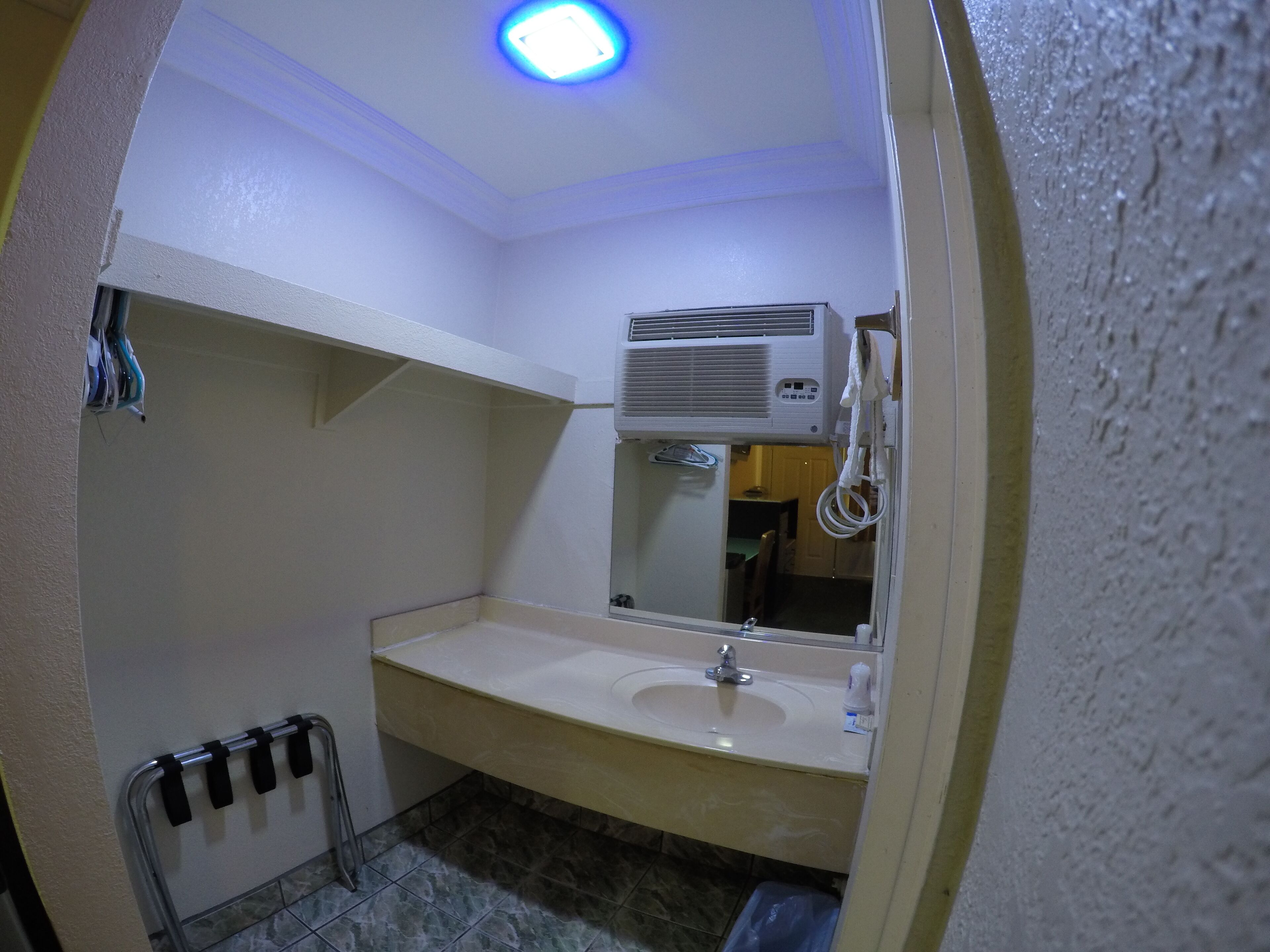 Chambre familiale double | Bureau, espace de travail pour ordinateurs portables