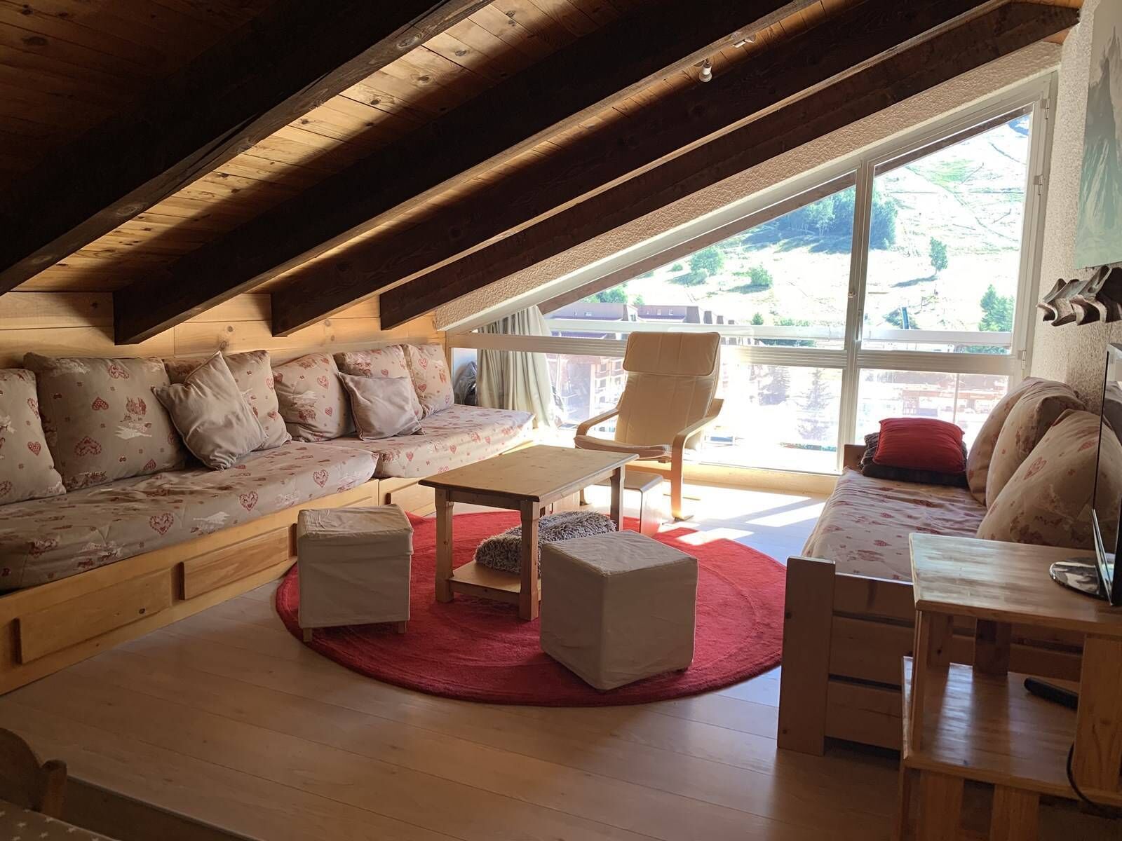 FULL CENTER apartment with private garage and internet