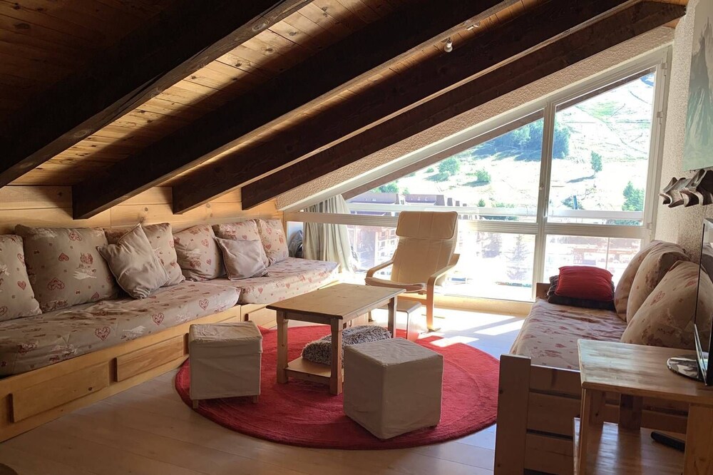 FULL CENTER apartment with private garage and internet