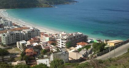 Located 150 meters from the most charming beach in Arraial do Cabo, this 2-bedroom apartment features air conditioning!