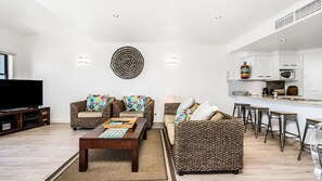 TV - Solace 3 - 8 Lawson Street (Byron Shire)