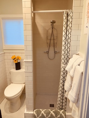 Bathroom - Guesthouse SLO (San Luis Obispo)