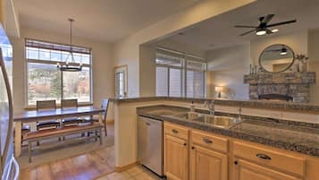 KylskÄp, mikrovÄgsugn, ugn och spishÀll