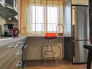 Fridge, microwave, dishwasher, cookware/dishes/utensils