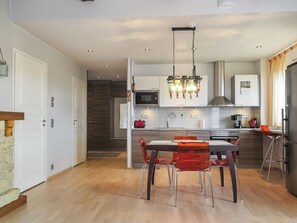 Réfrigérateur, micro-ondes, lave-vaisselle