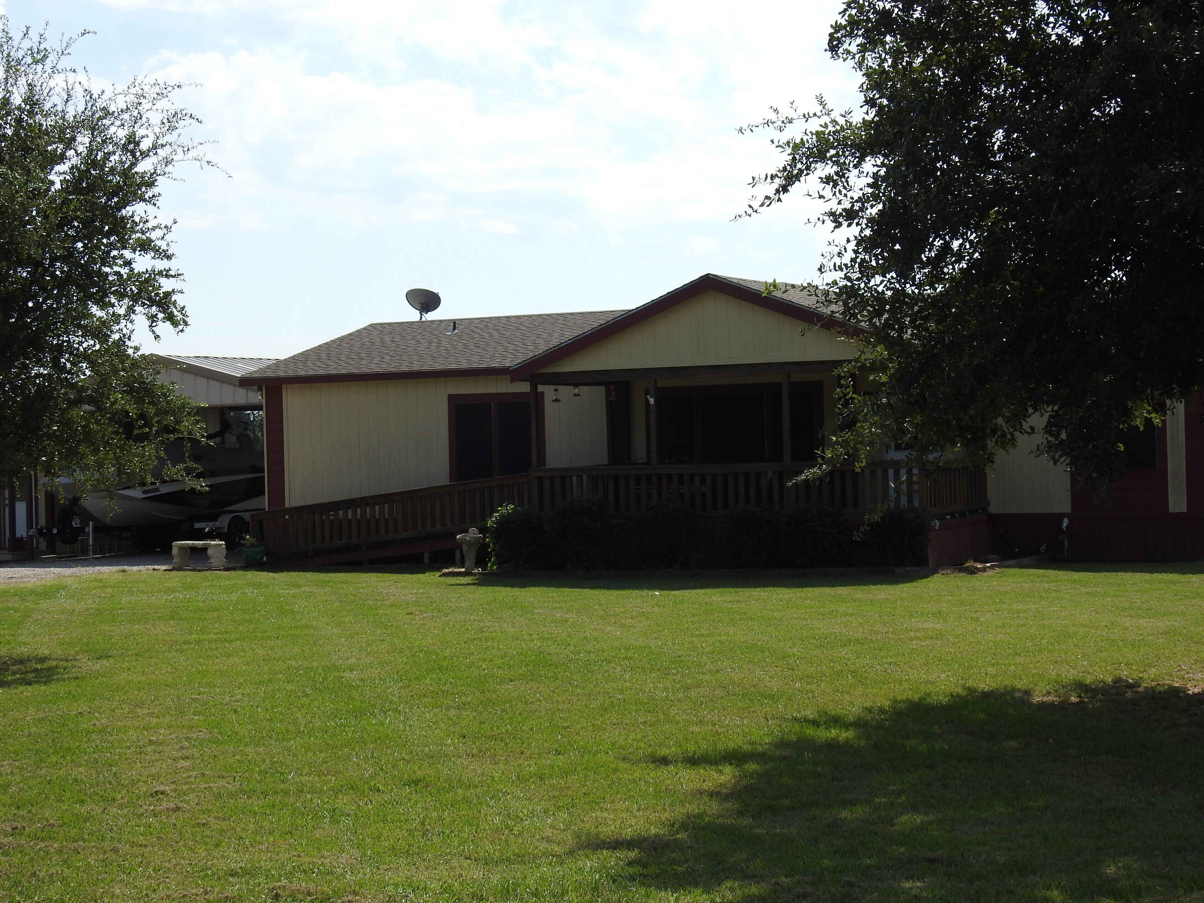 Great Family Getaway just a splash away from two marinas