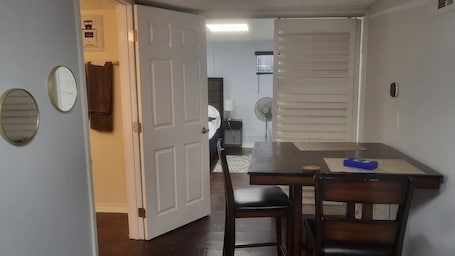 1 bedroom, iron/ironing board, WiFi, bed sheets. Cozy Private Studio in El Cajon