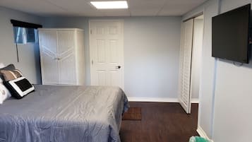 1 habitación, tabla de planchar con plancha, wifi y ropa de cama