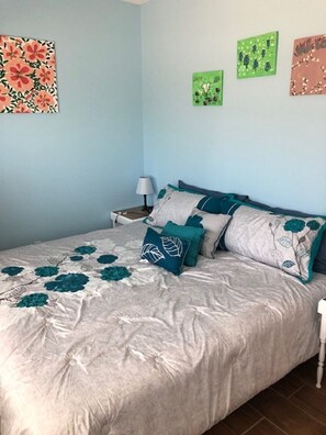 2 bedrooms, iron/ironing board, free WiFi, bed sheets