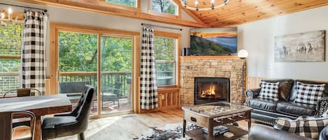 Smart-TV, Kamin, Videospiele