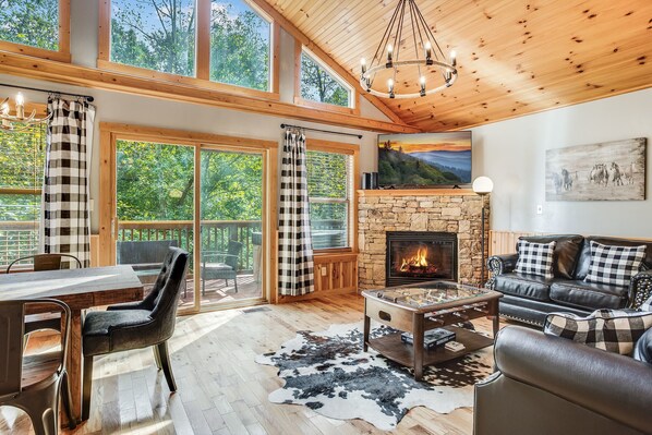 Smart TV, chimenea y videojuegos 