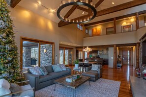 TV, fireplace, ping pong, stereo
