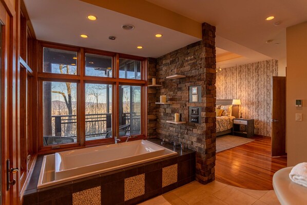 5 bedrooms, free WiFi, bed sheets