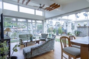 Televisión de pantalla plana