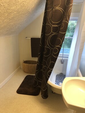 Combined shower/tub, hair dryer, towels, soap