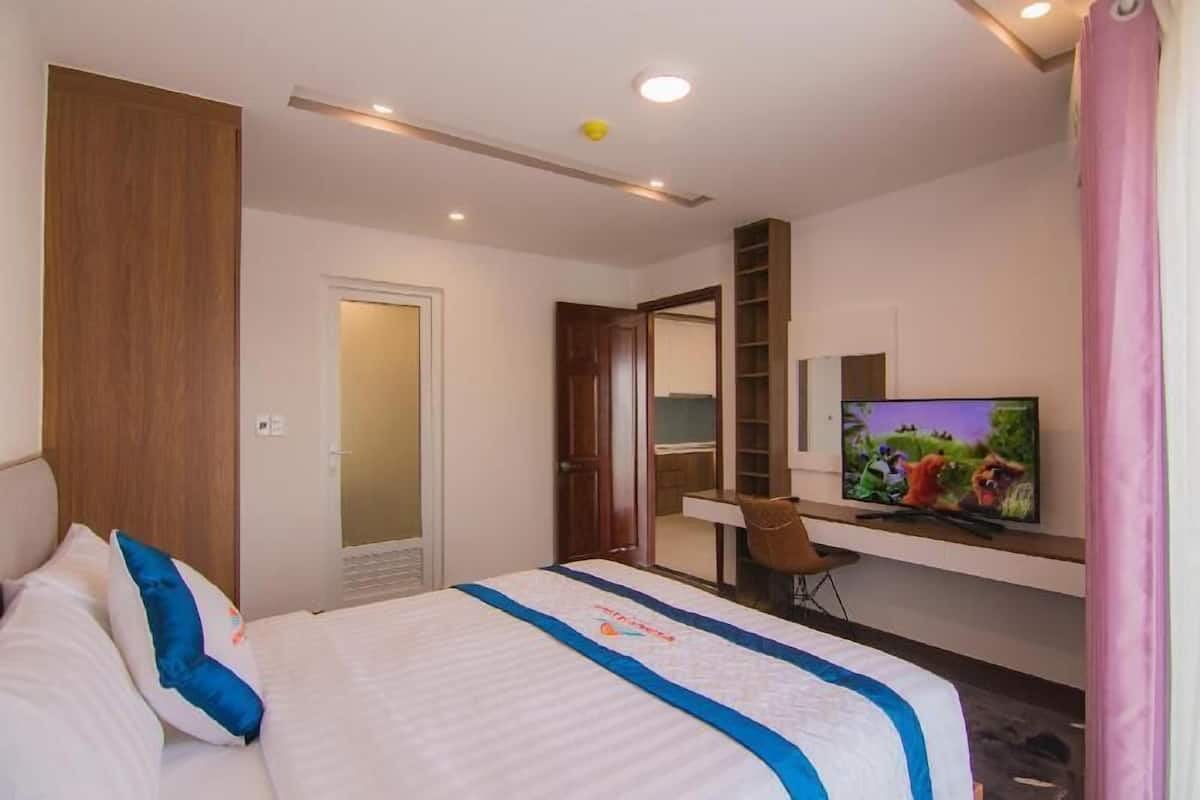 Minibar, in-room safe, desk, blackout curtains