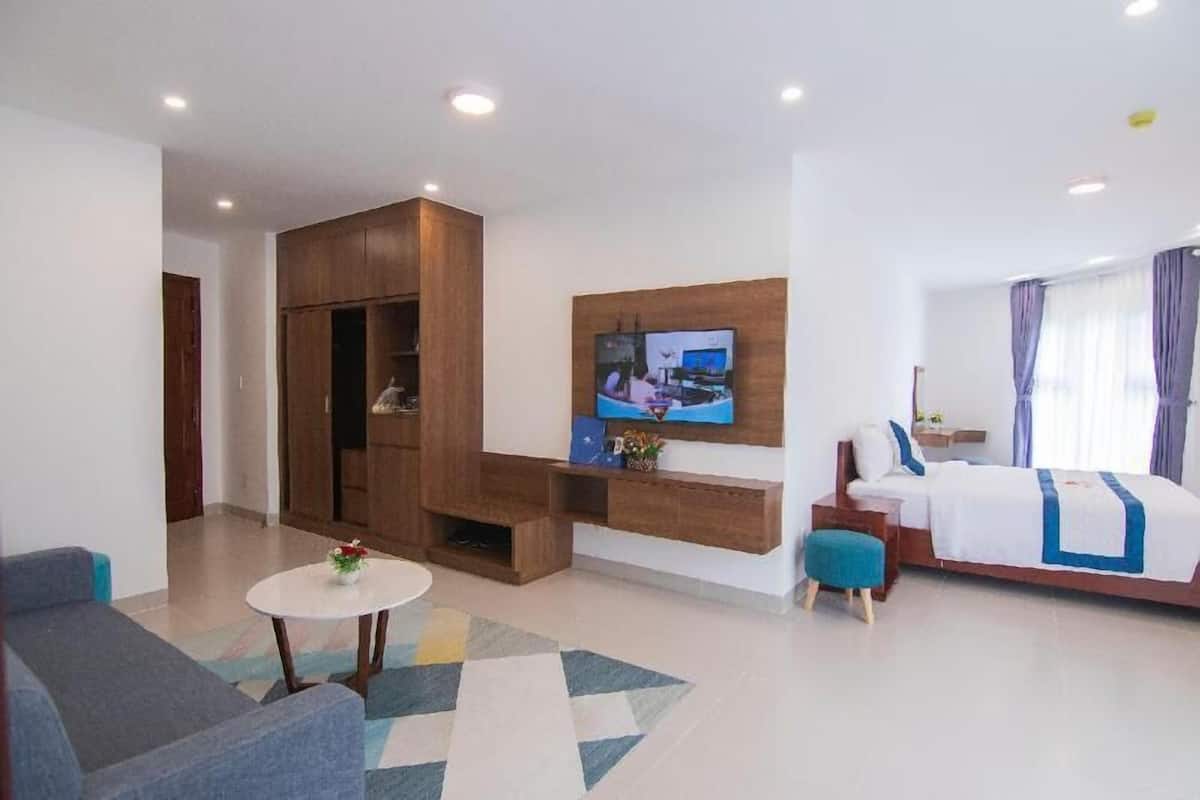 Minibar, in-room safe, desk, blackout curtains