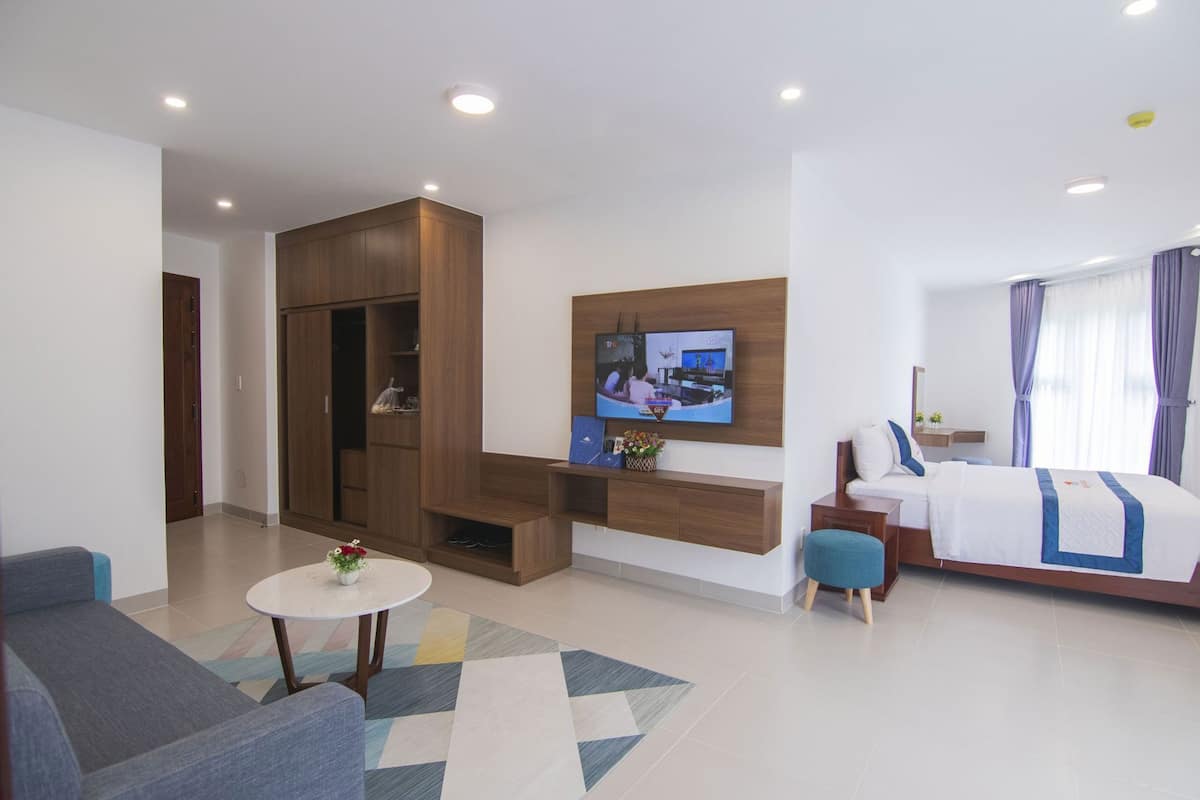 Minibar, in-room safe, desk, blackout curtains