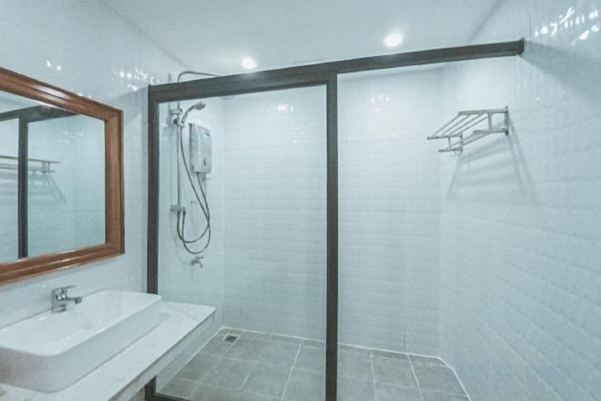Bathroom | Shower, free toiletries, slippers, towels